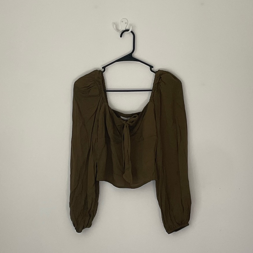 Urban Outfitters green long sleeve crop. Size small. Ties in front.